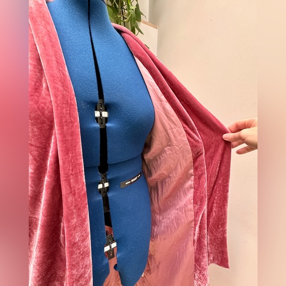L’atiste by Amy - Pink velvet belted duster with beading detail - Size M - Picture 9 of 11
